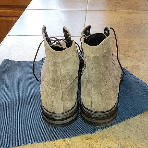 Unitnyndiversity NWOB Suede  Boots - Picture 6 of 9